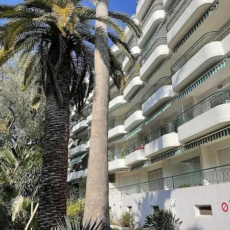 Apartamento 100 Metres De La *