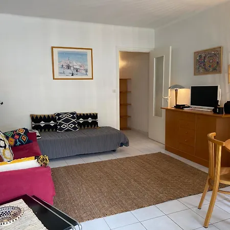 100 Metres De La Apartment